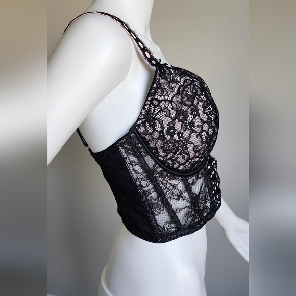 Victoria's Secret Black Lace Underwire Bra with Floral Patterns - Picture 6 of 11
